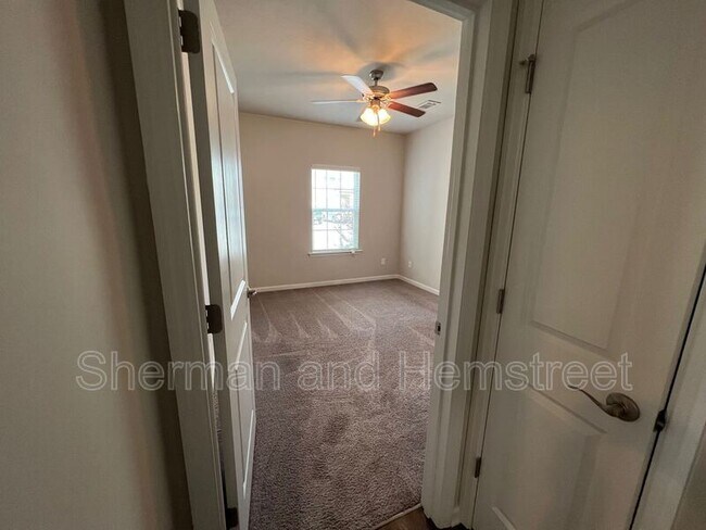 Building Photo - 655 Dobhill Ln