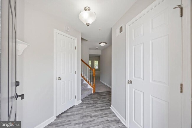 Building Photo - 947 Chase Walk