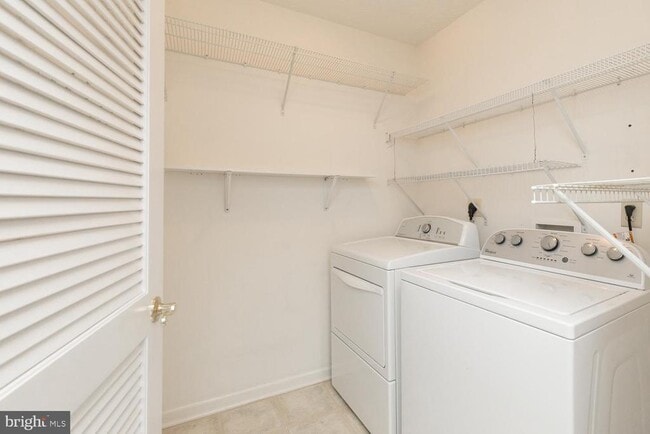 Building Photo - 106 Butterscotch Ct