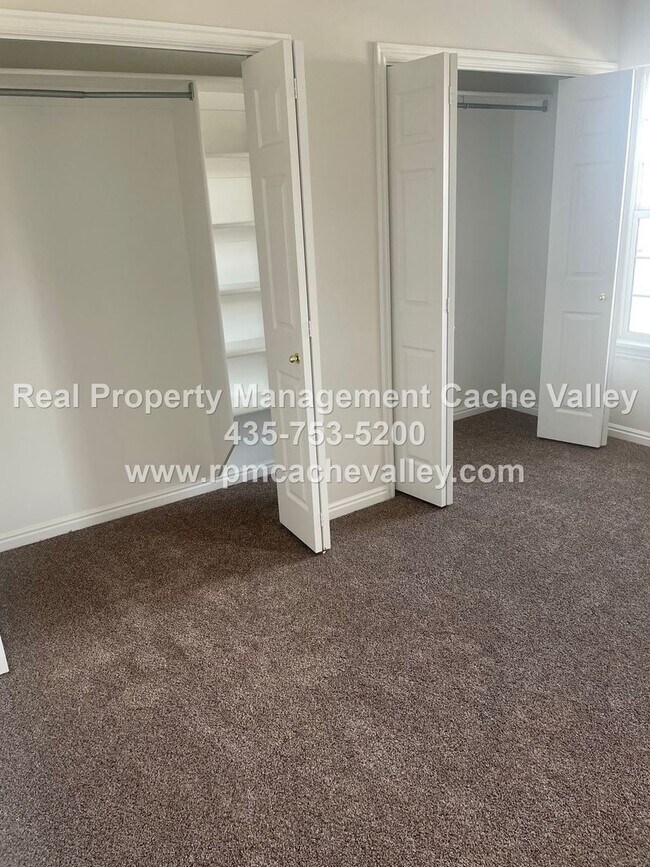 Building Photo - 328 280 N