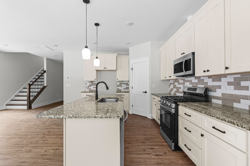 Building Photo - 150 Vast View Wy