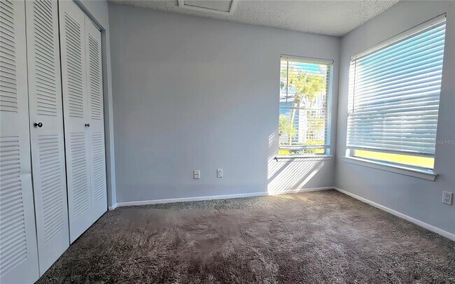 Building Photo - 2604 Grassy Point Dr