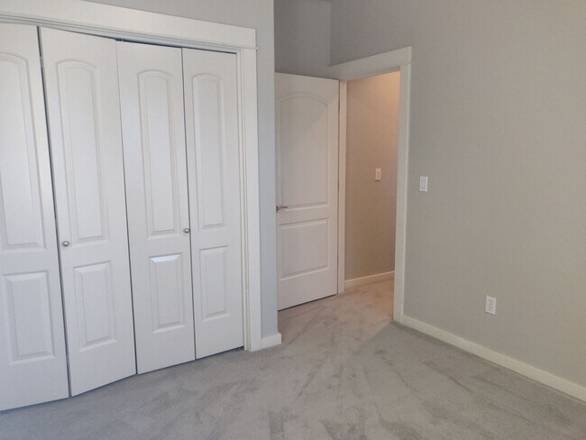 Building Photo - Stunning 4x2 with all bedrooms on the main...