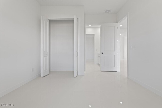 Building Photo - 3808 10th St SW