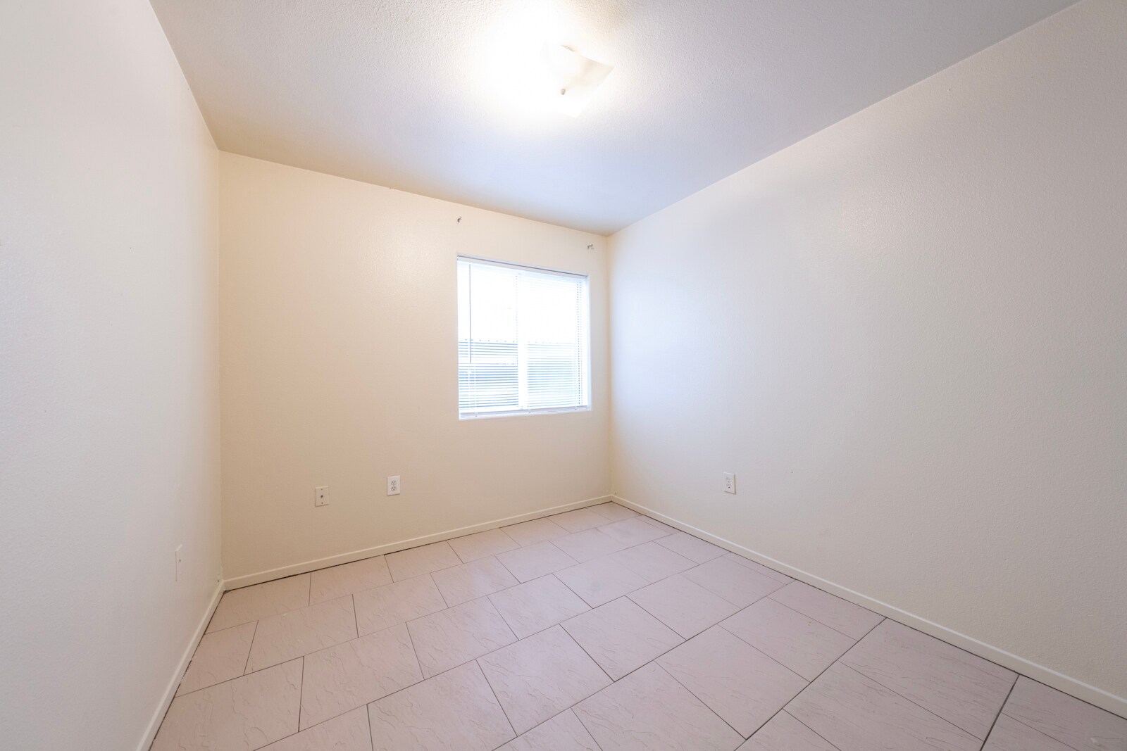 Building Photo - 5231 Huntington Dr N