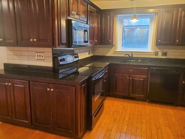 Building Photo - 4704 Great Oaks Dr