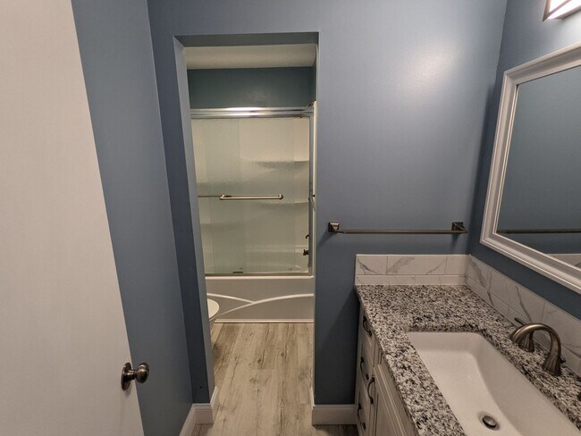 Building Photo - Ground Floor 2/2 in Pool Complex