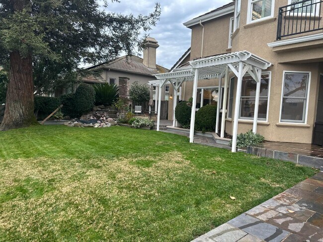 Building Photo - 4824 Longcove Dr