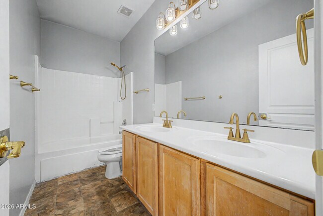 Building Photo - 9442 W Palm Ln