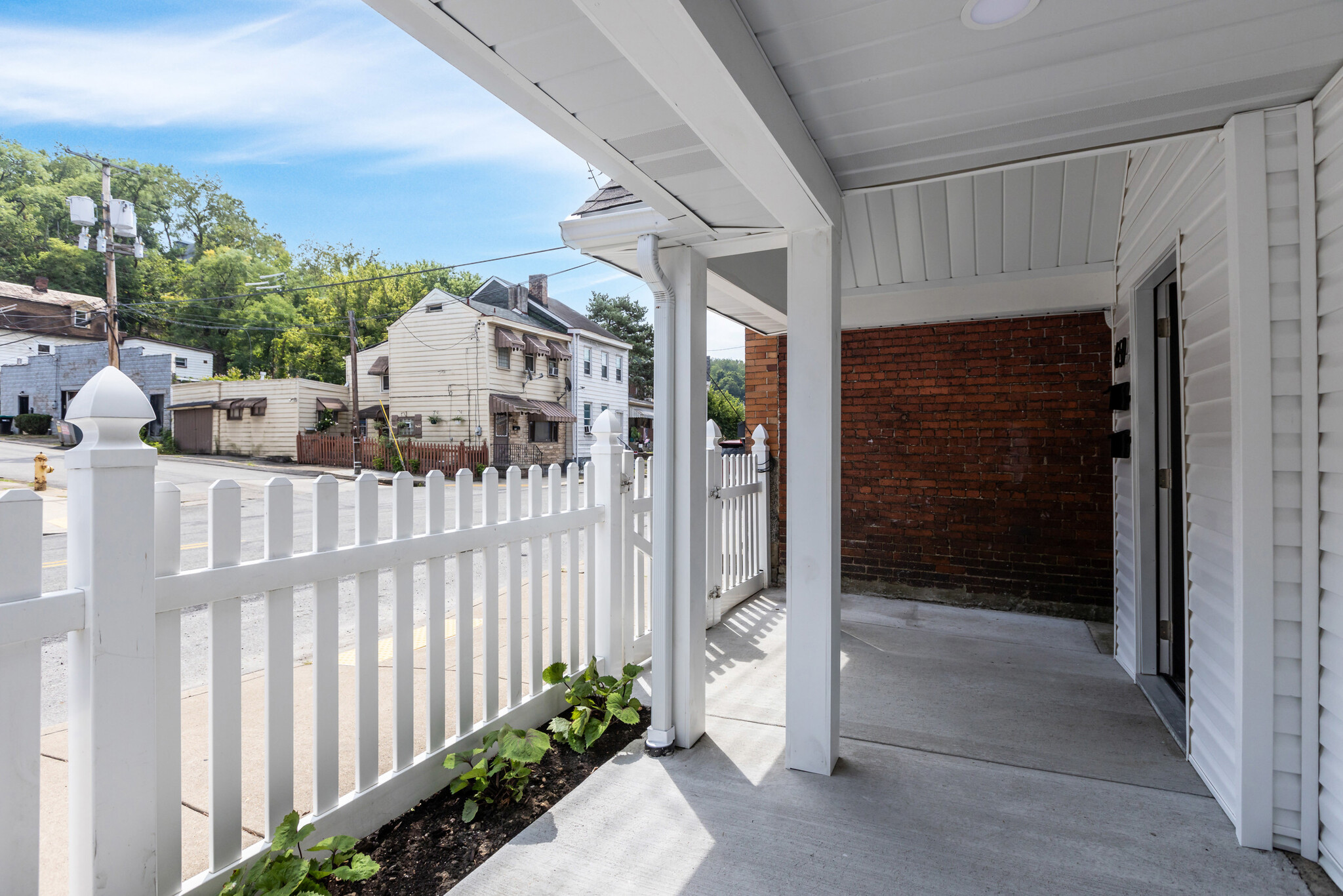 Covered Patio - 659 Evergreen Ave