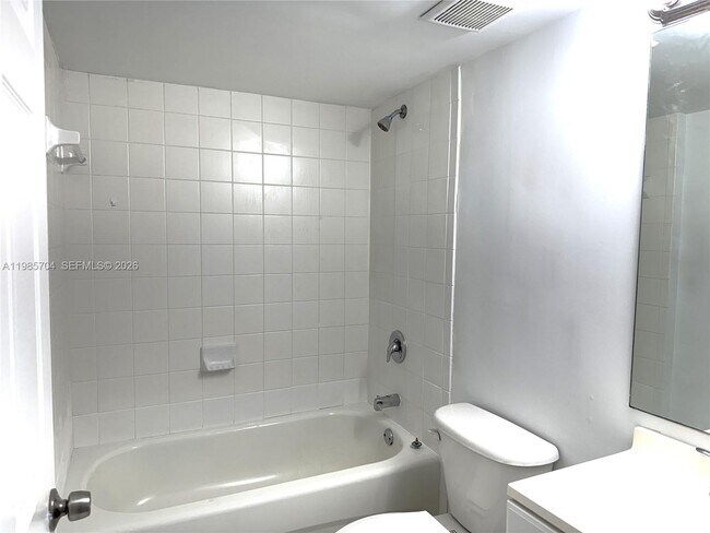 Building Photo - 1260 SE 28th Ct