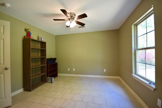 Building Photo - Beautiful Home in the Cul-de-sac