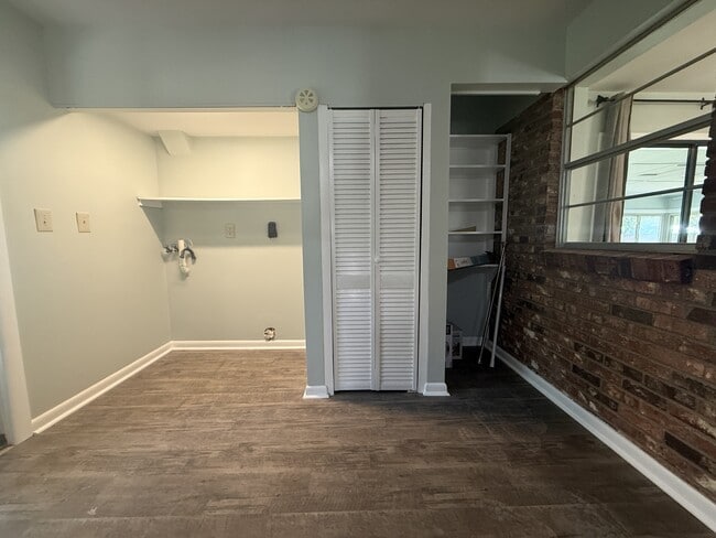 Building Photo - 2803 Smilax Ave