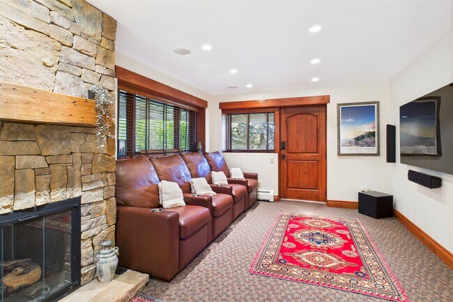 Building Photo - 593 Meadowood Dr