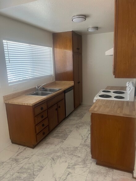 Building Photo - 8652 Gloria Ave