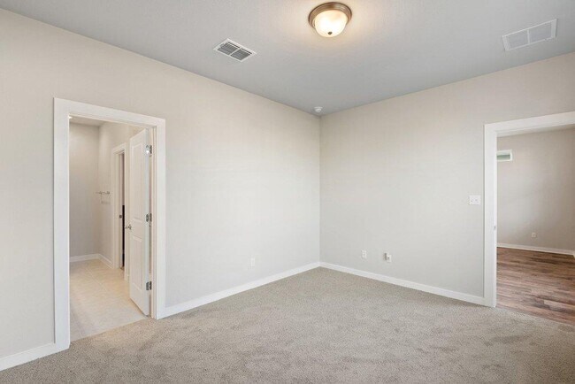 Building Photo - 2310 Castillo Dr