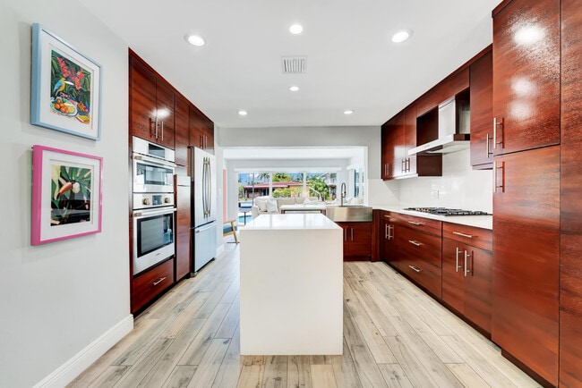 Building Photo - 2291 SE 15th St