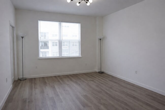 Building Photo - 1210 Southstation Pl