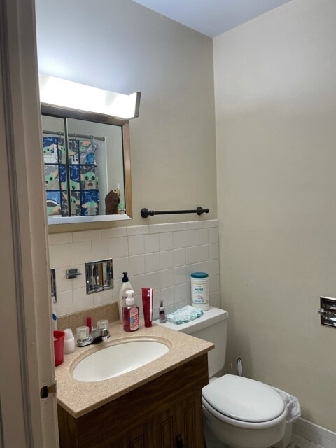 Building Photo - 215 N Ridge Ave