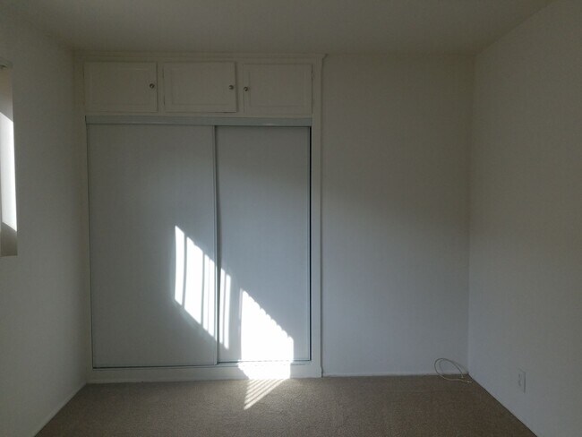 Building Photo - Large North Torrance House. Torrance Schools, Huge yard, 2 car garage hookups **OPEN HOUSE EVERY ...