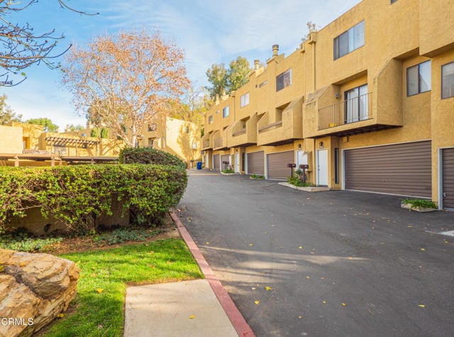 Building Photo - 4808 Vía Colina