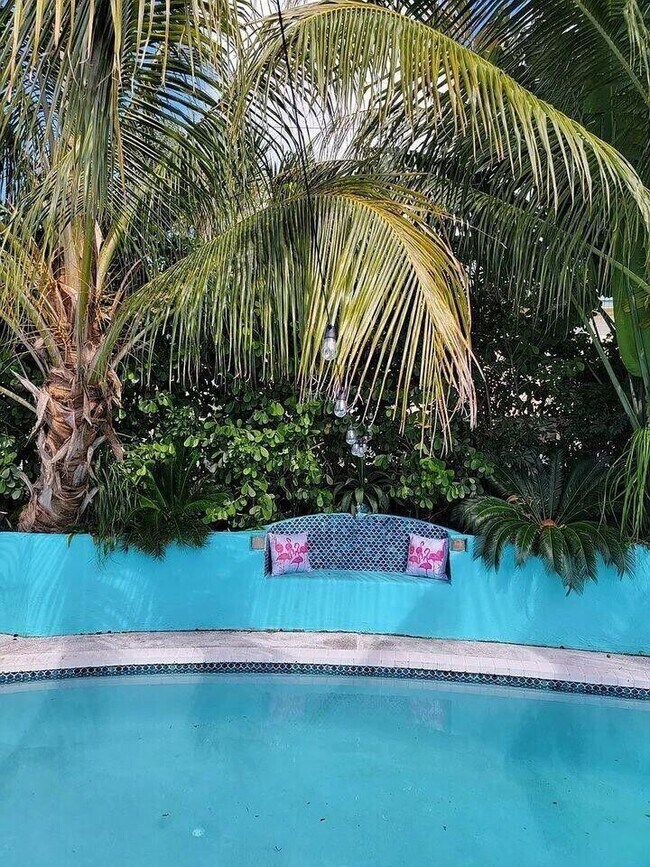 Building Photo - 113 Park Ln E