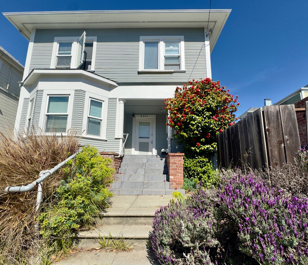 Building Photo - 2211 Haste St