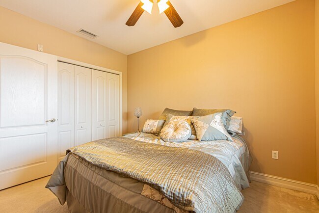 Building Photo - Peaceful Preserve-View Condo in Gated Blue...