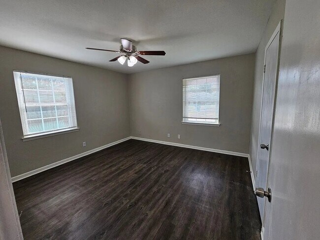 Building Photo - 2527 Normont Cir