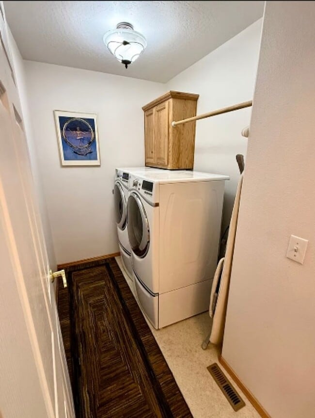 Building Photo - Fully Furnished and Supplied House in Lowe...