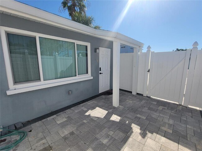 Building Photo - 605 69th Ave