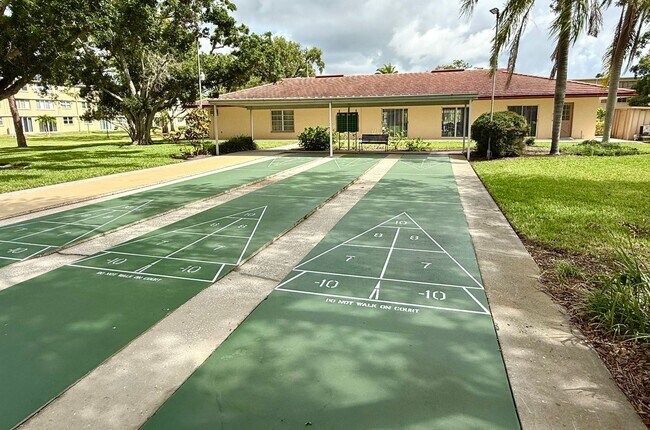 Building Photo - 2 Bed 2 Bath Condo for Rent in 55+ Peacefu...