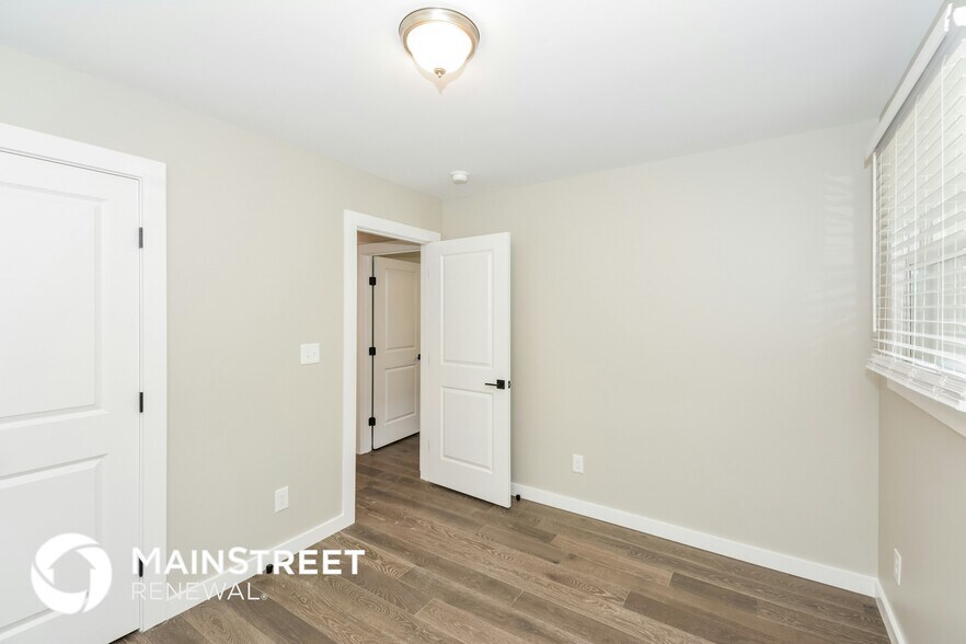 Building Photo - 704 Marswen Dr