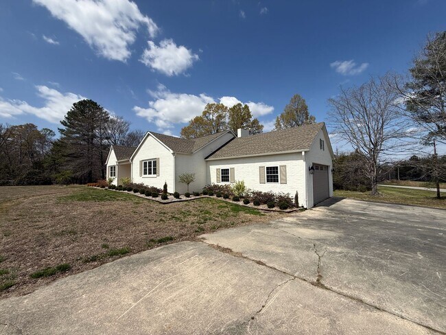 Building Photo - 1447 N Old Greensboro Rd