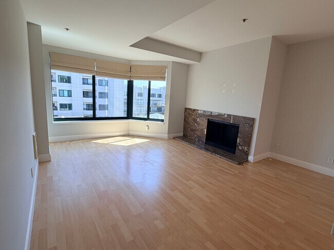 Building Photo - Opera Plaza view 2 bedroom 2 bath upper townhouse