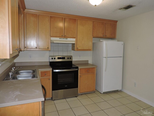 Building Photo - 4911 Yacht Harbor Cir