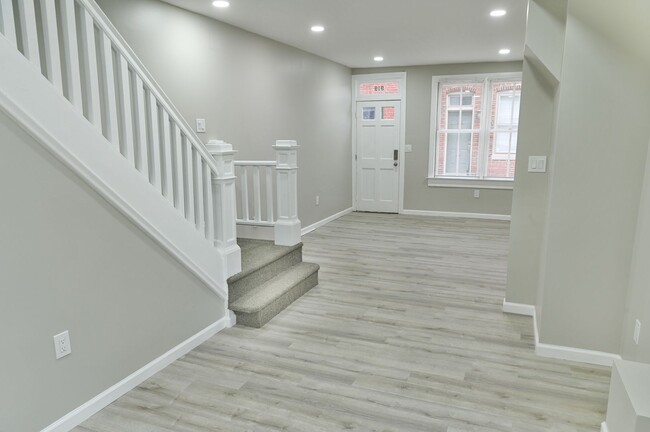 Building Photo - Beautifully Renovated 3 Bedroom with Parking