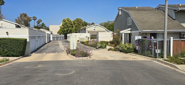 Building Photo - East Ventura Condo - One Bedroom Loft