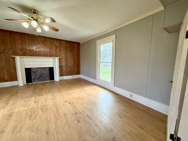 Building Photo - 927 E Mt Vernon St