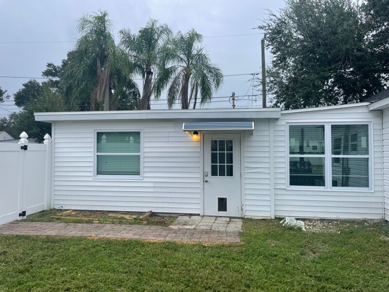 Building Photo - 917 56th Ave N