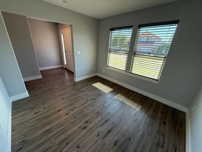 Building Photo - NEW PHOTOS! Two-level home located in Coff...