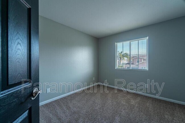 Building Photo - 4319 Roxbury Dr