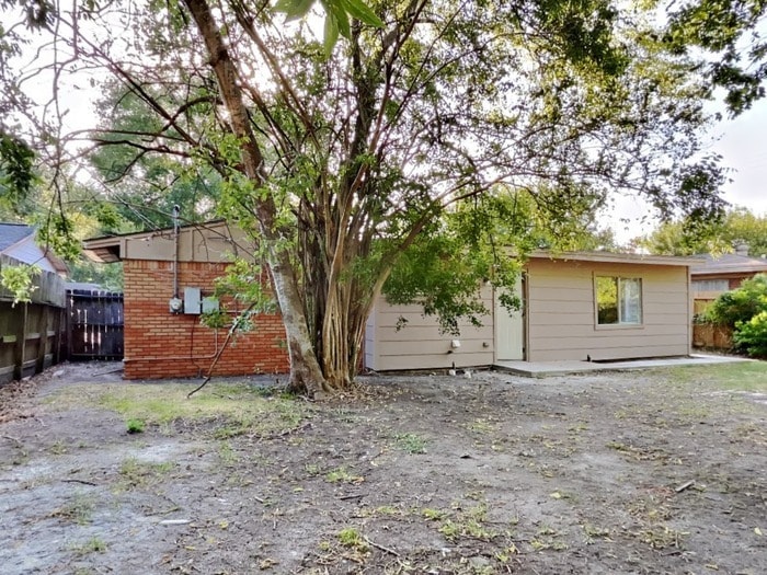 Building Photo - 2123 Raspberry Ln