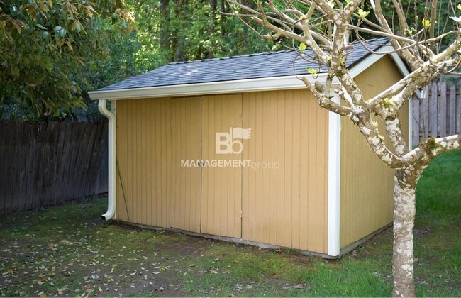 Building Photo - Nearly 1/2 Acre of Privacy Nestled in the Trees of West Linn. Updated Kitchen & Bathroom!
