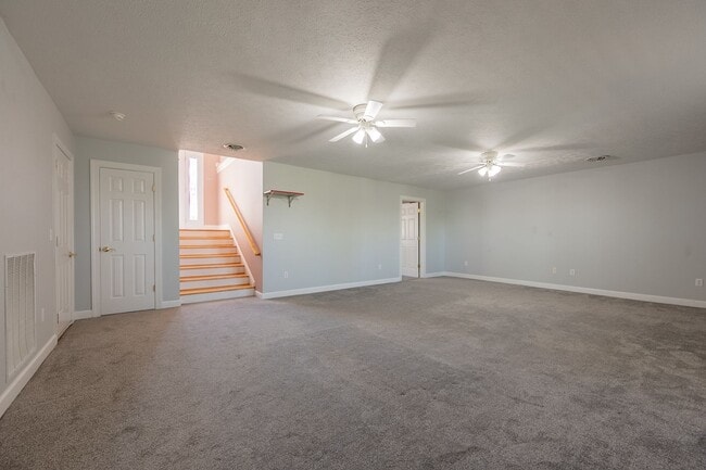 Building Photo - 1701 Stratford View Dr