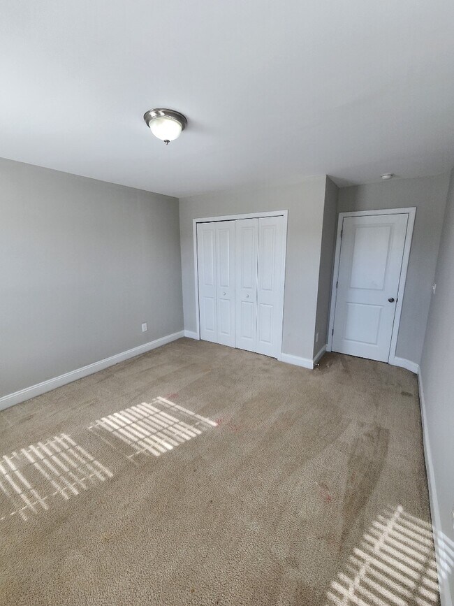 Building Photo - 422 Moss Pond Rd
