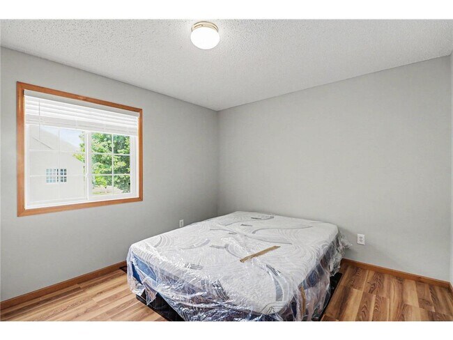 Building Photo - 130 River Woods Dr W
