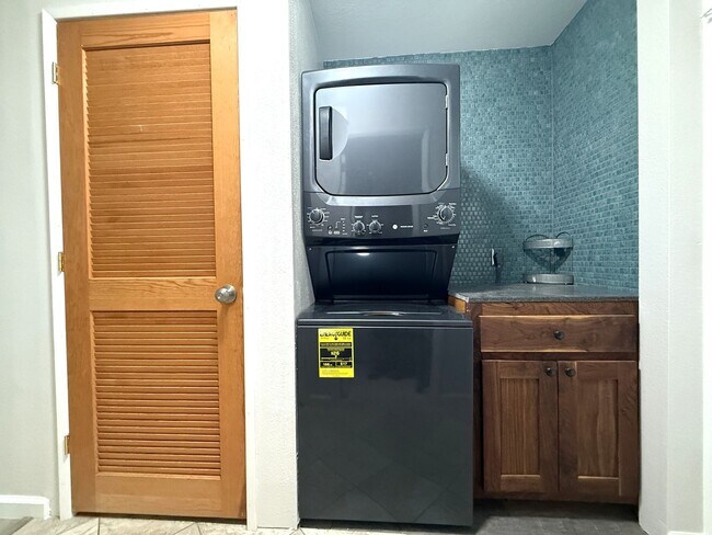 Building Photo - MALANAI IN KAPOLEI - 3 BDRM/2.5 BATH/ENCLOSED GARAGE