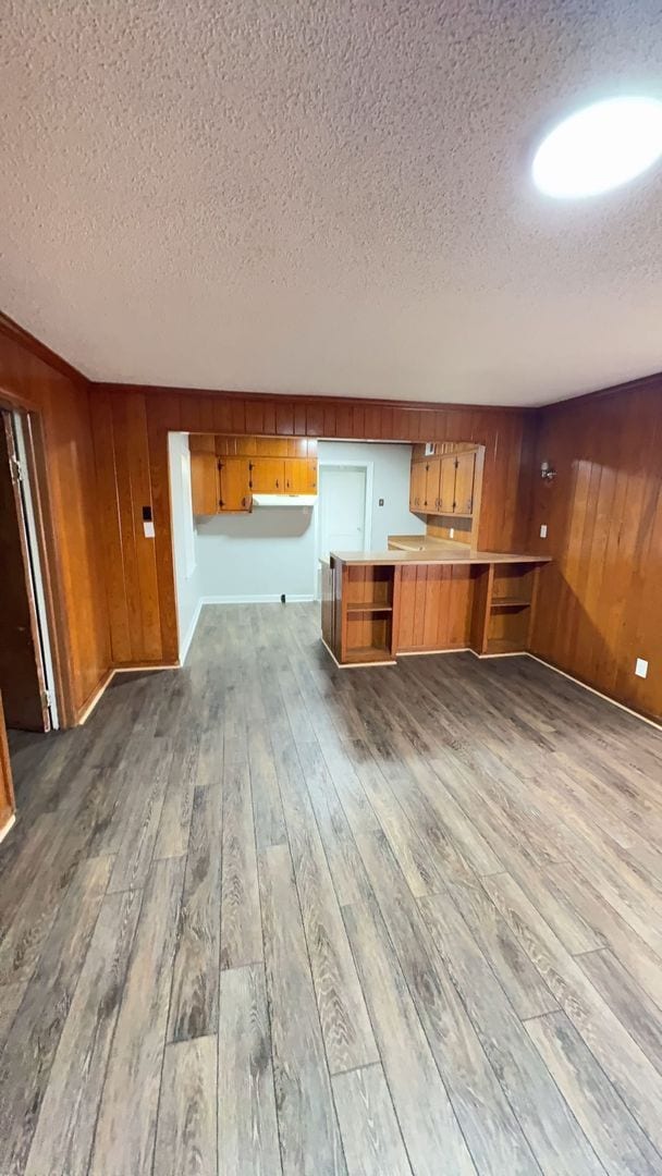 Building Photo - Beautifully Updated 4 bedroom 2 bath