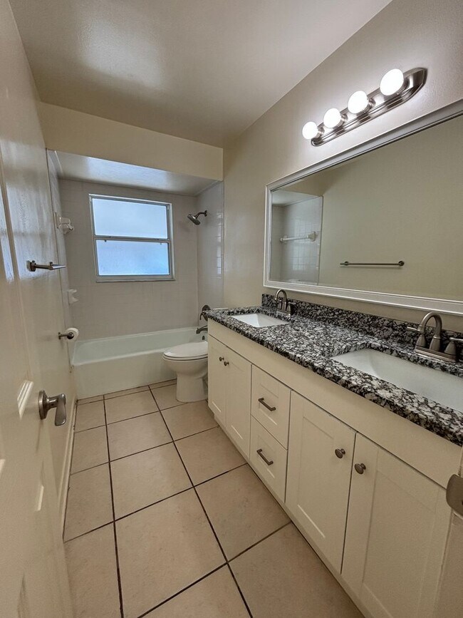 Building Photo - Leesburg Duplex